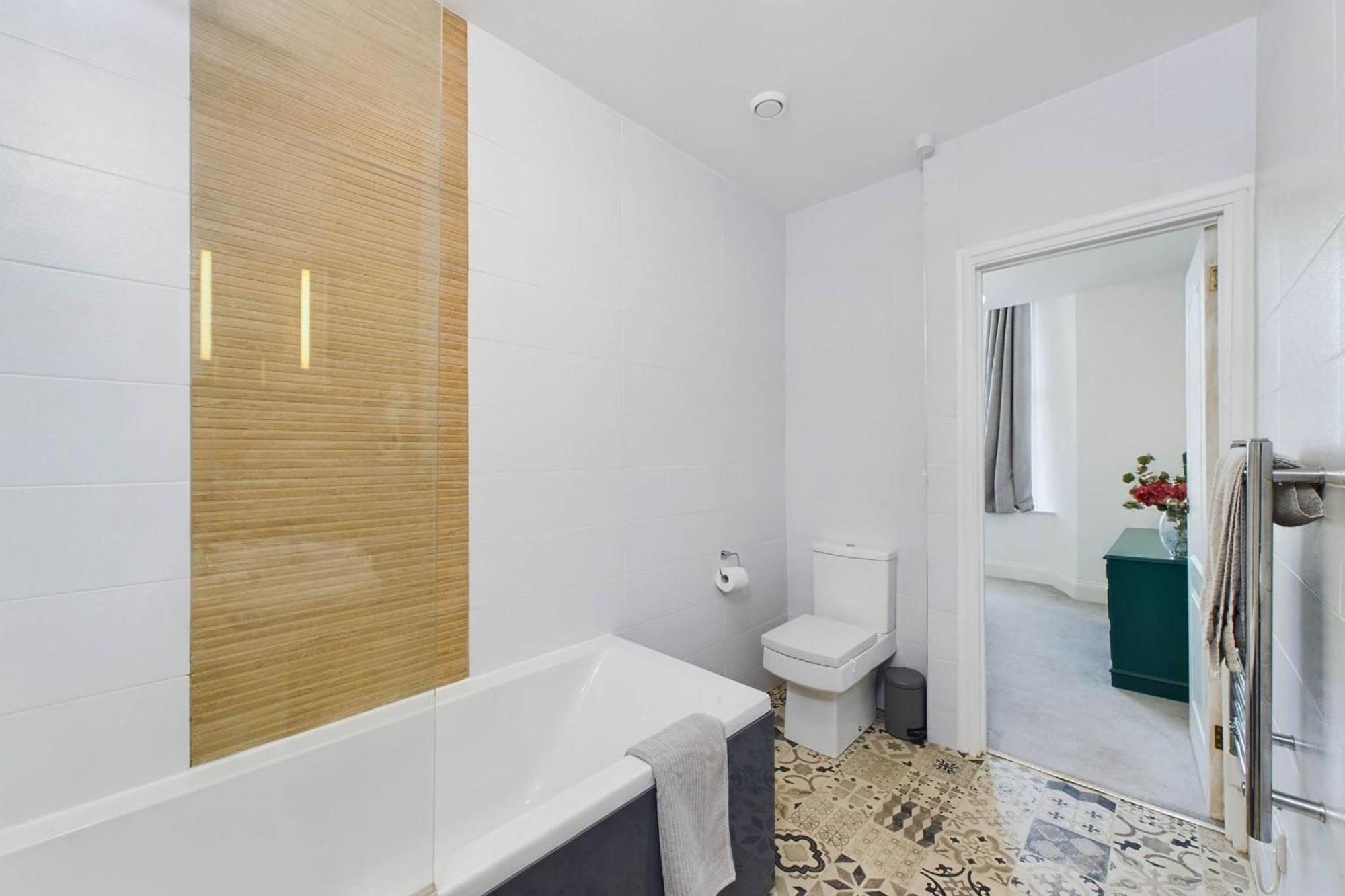 Apartamento Loveliest Homes - 3 Bed, 2 Bathroom, Balcony, Parking *